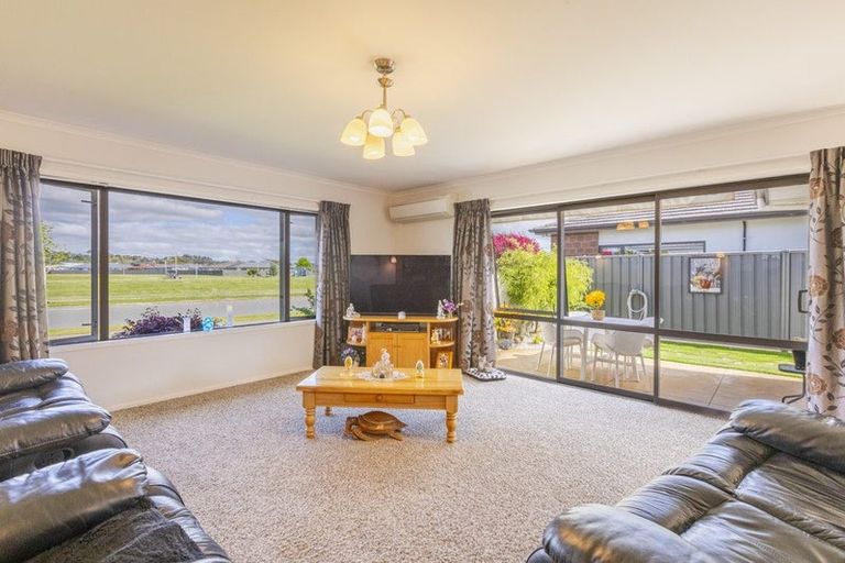 Photo of property in 76 Orotu Drive, Poraiti, Napier, 4112