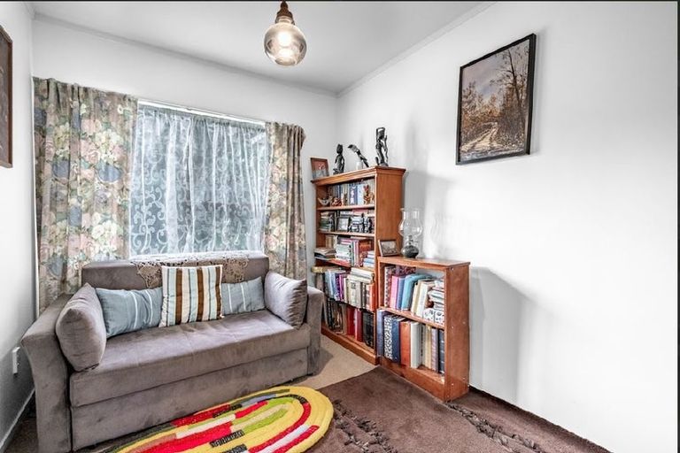 Photo of property in 1/7 Dalkeith Place, Opaheke, Papakura, 2113