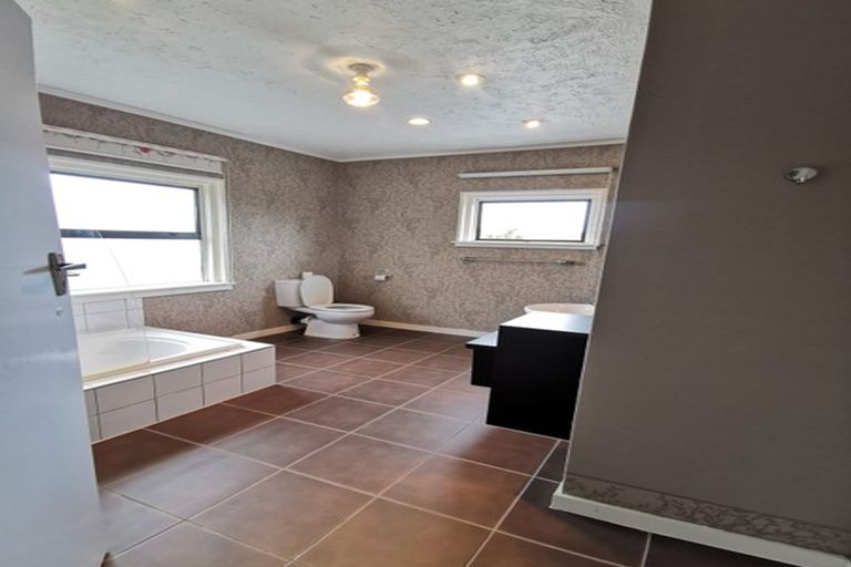 Photo of property in 67 Memorial Avenue, Ilam, Christchurch, 8053