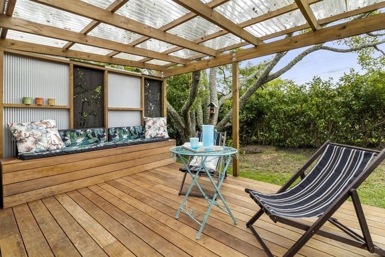 Photo of property in 1/11 Roberts Avenue, Bayswater, Auckland, 0622