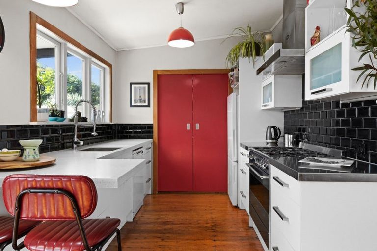 Photo of property in 247 Georges Drive, Napier South, Napier, 4110