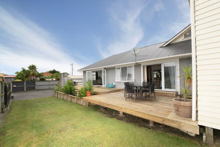 Photo of property in 67 Waipani Road, Te Atatu Peninsula, Auckland, 0610