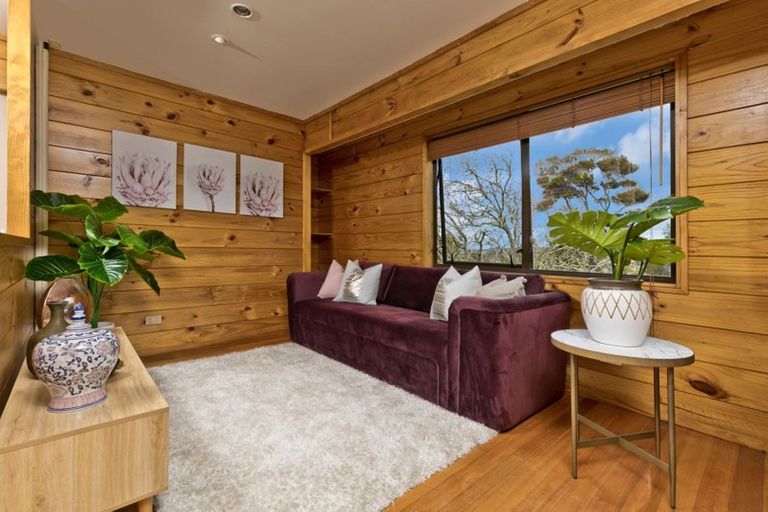 Photo of property in 6 Tasman Avenue, Henderson Valley, Auckland, 0614