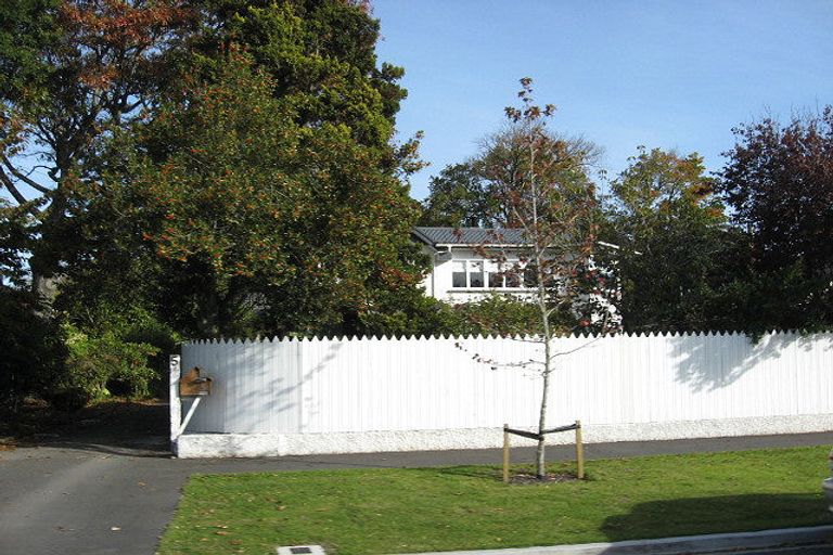 Photo of property in 5 Hamilton Avenue, Ilam, Christchurch, 8041