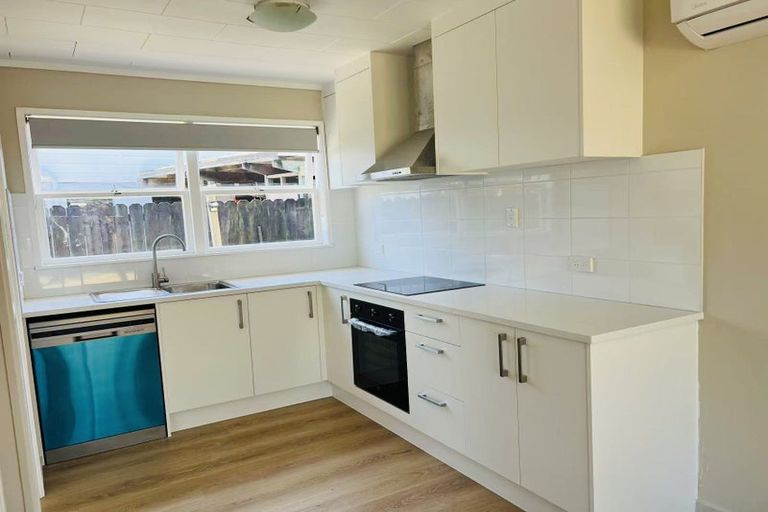 Photo of property in 8 Ranui Station Road, Ranui, Auckland, 0612