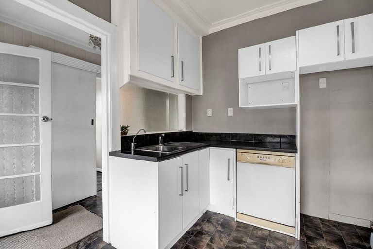 Photo of property in 181 Tukapa Street, Westown, New Plymouth, 4310