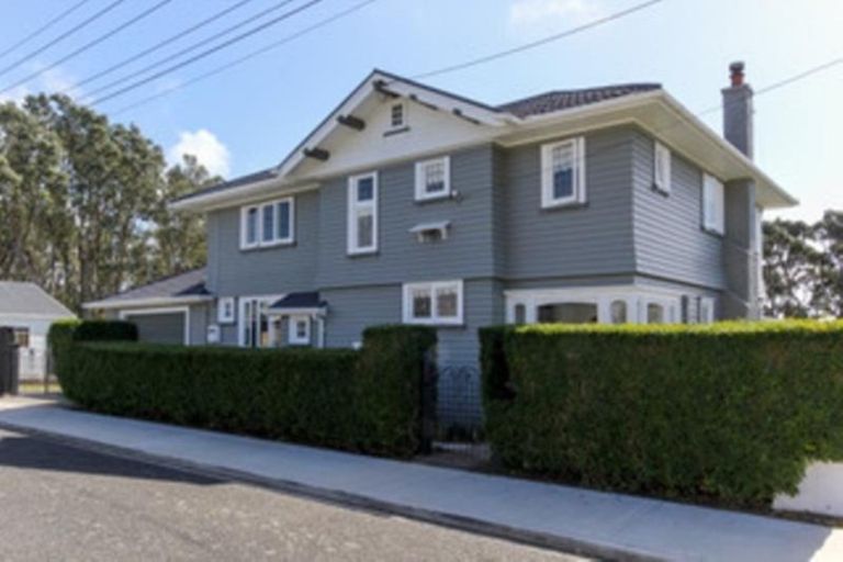 Photo of property in 28 Baring Terrace, Strandon, New Plymouth, 4312