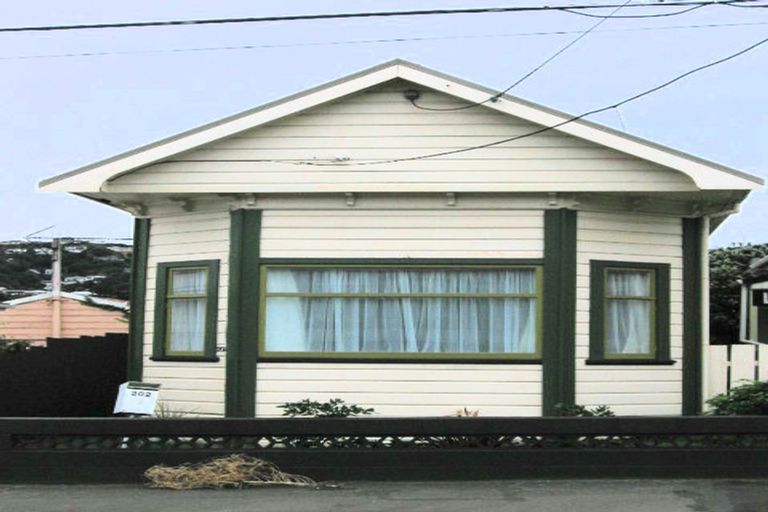 Photo of property in 202 Rintoul Street, Berhampore, Wellington, 6023