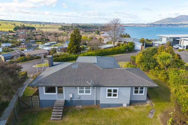 Photo of property in 18 Scenic Heights, Acacia Bay, Taupo, 3330