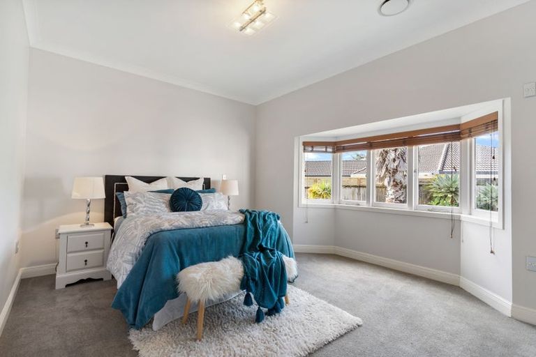 Photo of property in 14 Scarlet Oak Drive, Schnapper Rock, Auckland, 0632