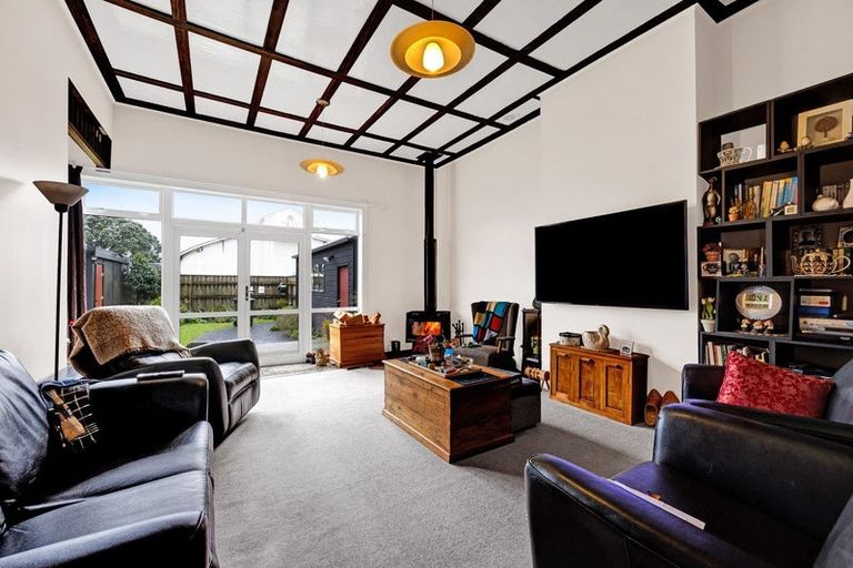 Photo of property in 39 Victoria Street, Hawera, 4610