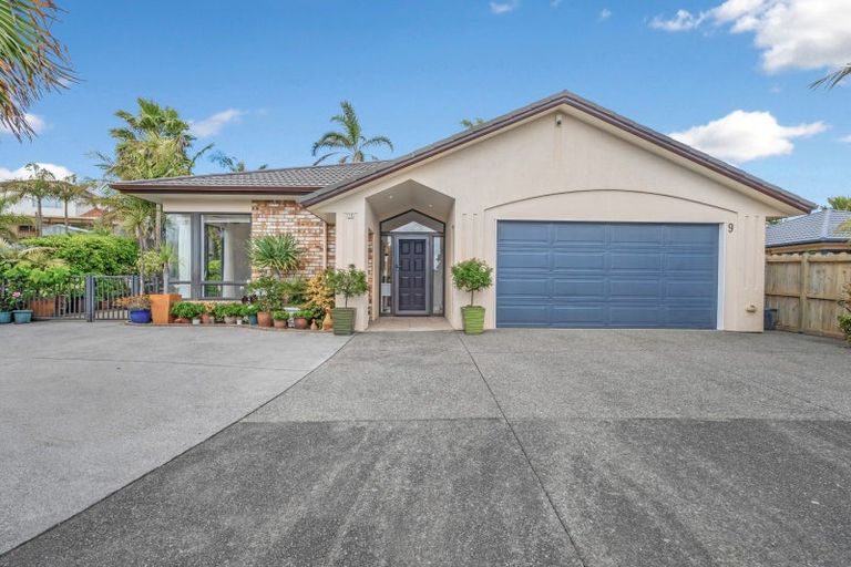Photo of property in 9 Canonbie Place, East Tamaki Heights, Auckland, 2016