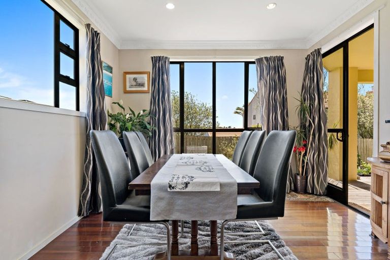 Photo of property in 11 Mackwell Road, Fairview Heights, Auckland, 0632