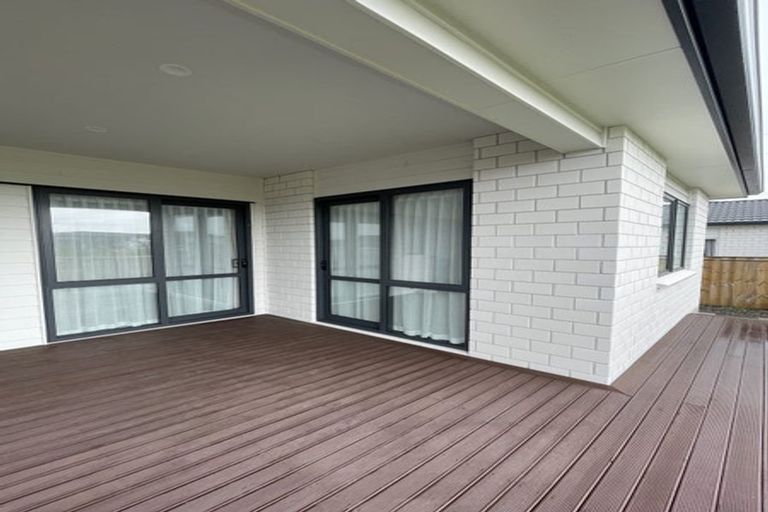 Photo of property in 8 Rossbeg Lane, Flat Bush, Auckland, 2019
