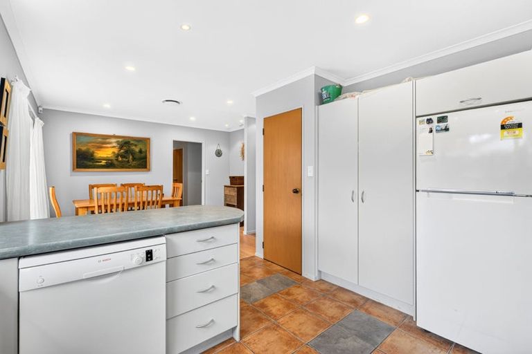 Photo of property in 21a Savoy Road, Glen Eden, Auckland, 0602