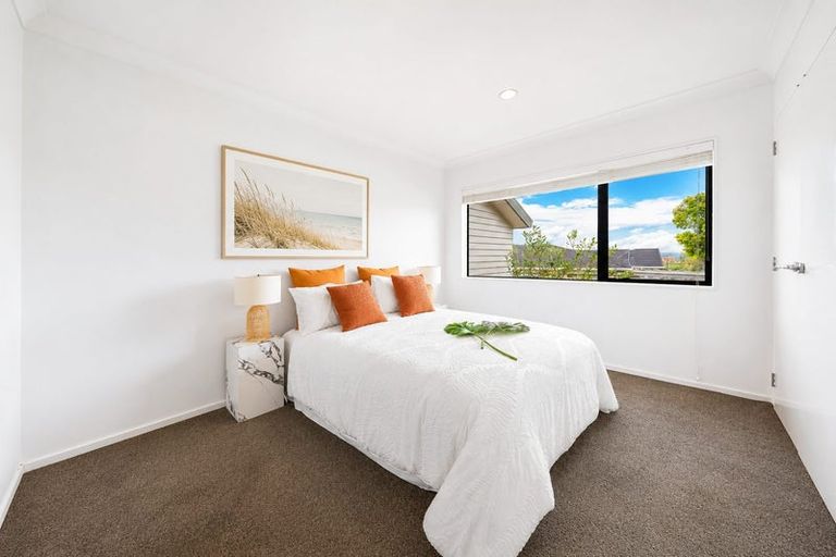 Photo of property in 20 Mackwell Road, Fairview Heights, Auckland, 0632