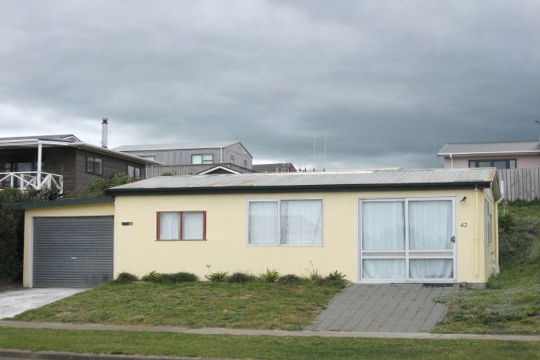 Photo of property in 42 Kahukura Avenue, Waitarere Beach, Levin, 5510