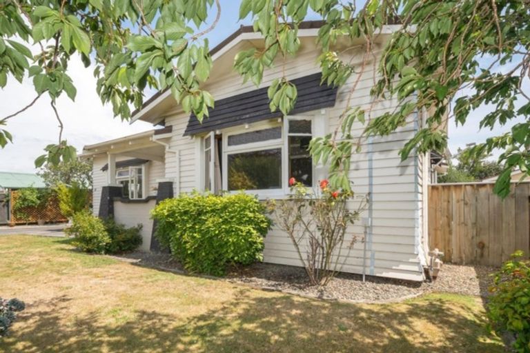 Photo of property in 18 Kowhai Avenue, Takaro, Palmerston North, 4410