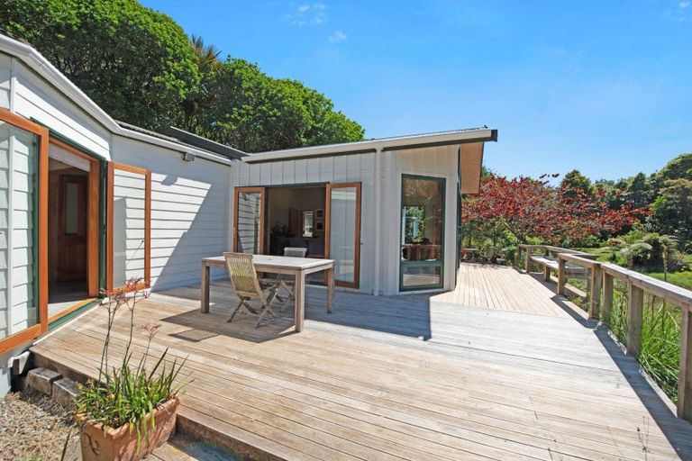 Photo of property in 15 Catley Road, Te Horo, Otaki, 5582