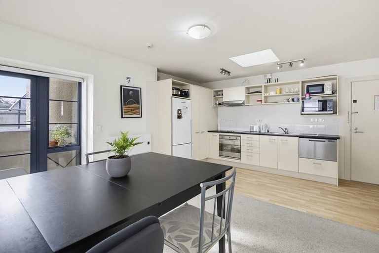 Photo of property in Westhaven Apartments, 23/127 Molesworth Street, Thorndon, Wellington, 6011