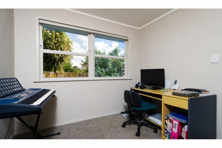 Photo of property in 2/3 Talavera Place, Te Atatu South, Auckland, 0602