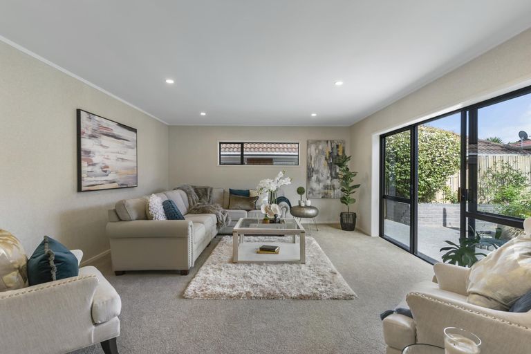 Photo of property in 17 Channing Crescent, Botany Downs, Auckland, 2010