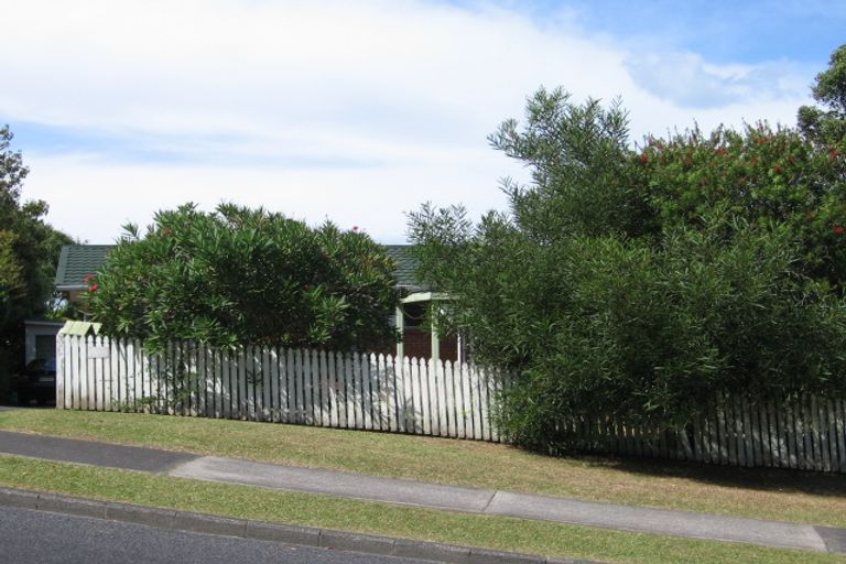 Photo of property in 19 Robin Lane, Browns Bay, Auckland, 0630