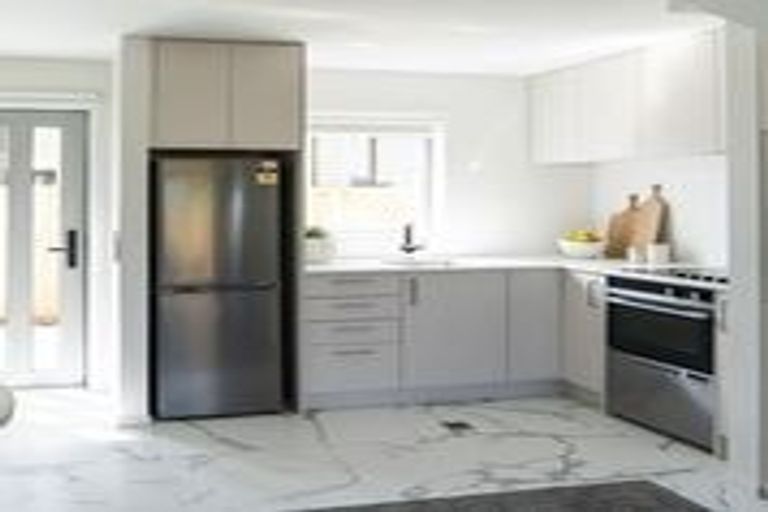 Photo of property in 11/8 Yeovil Road, Te Atatu Peninsula, Auckland, 0610