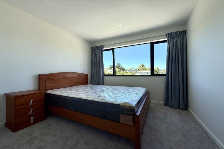 Photo of property in 28d Kereru Street, Henderson, Auckland, 0612