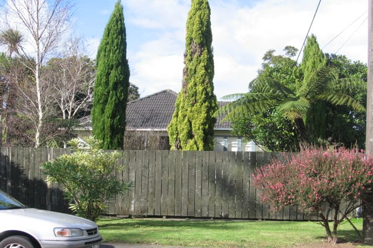 Photo of property in 10 River Road, Te Atatu Peninsula, Auckland, 0610