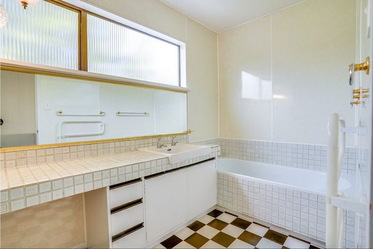 Photo of property in 1/10 Chevron Place, Ilam, Christchurch, 8041