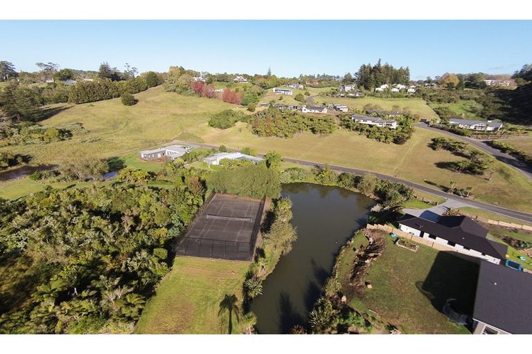 Photo of property in 10 Alderton Drive, Kerikeri, 0230