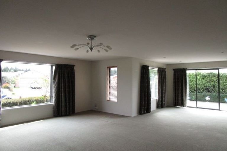 Photo of property in 2 Ruahine Place, Parklands, Christchurch, 8083