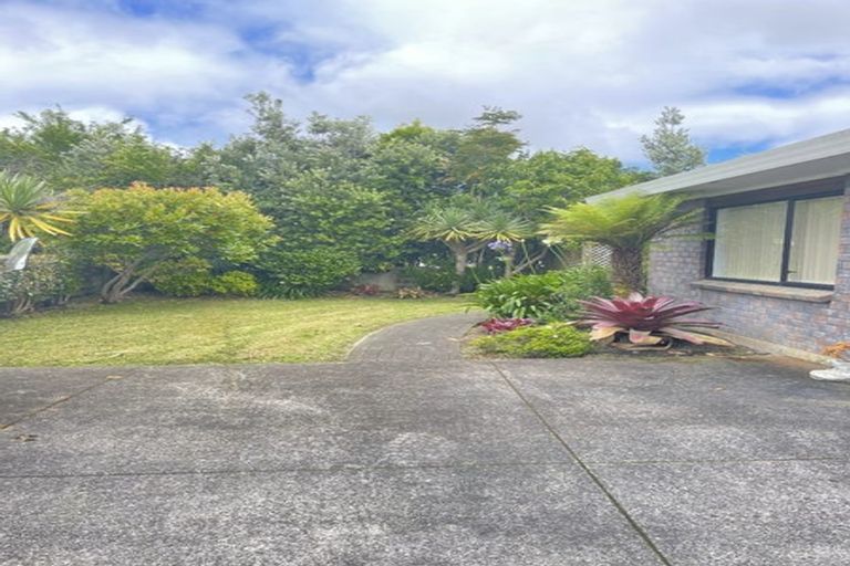 Photo of property in 2/212 Te Atatu Road, Te Atatu South, Auckland, 0610