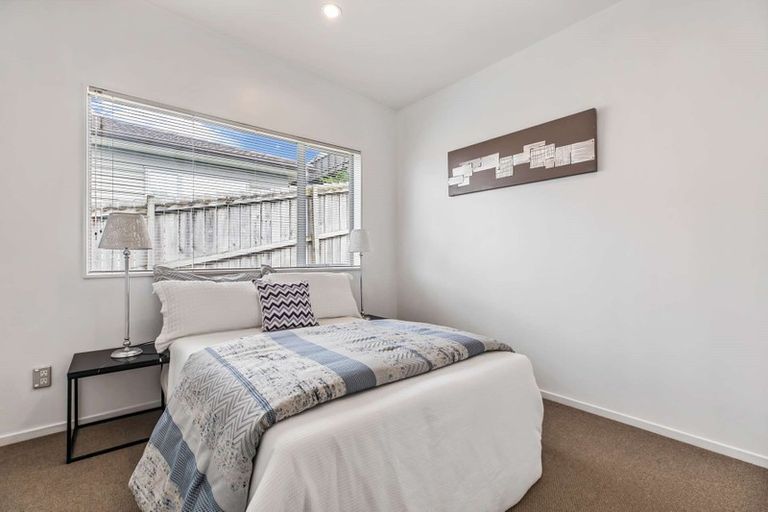 Photo of property in 11 Cityview Place, Massey, Auckland, 0614
