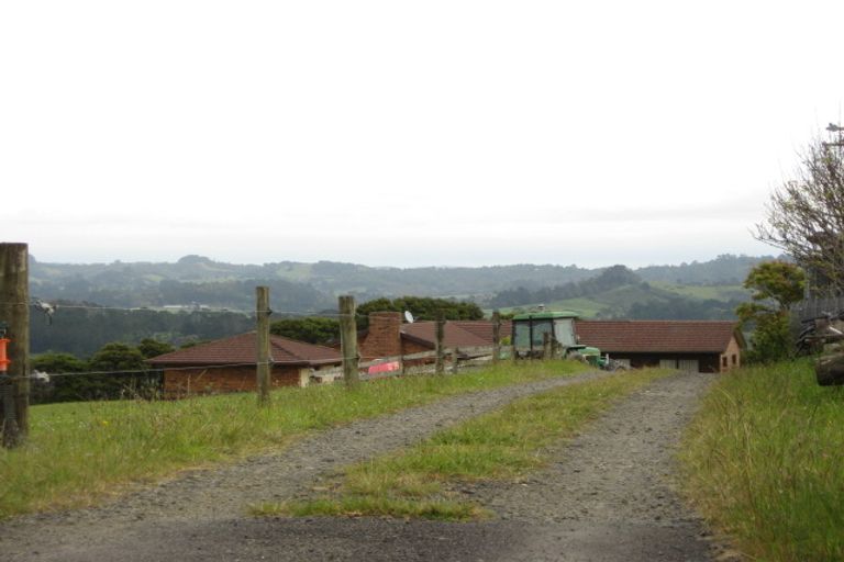 Photo of property in 853a Old Road North, Waimauku, 0882