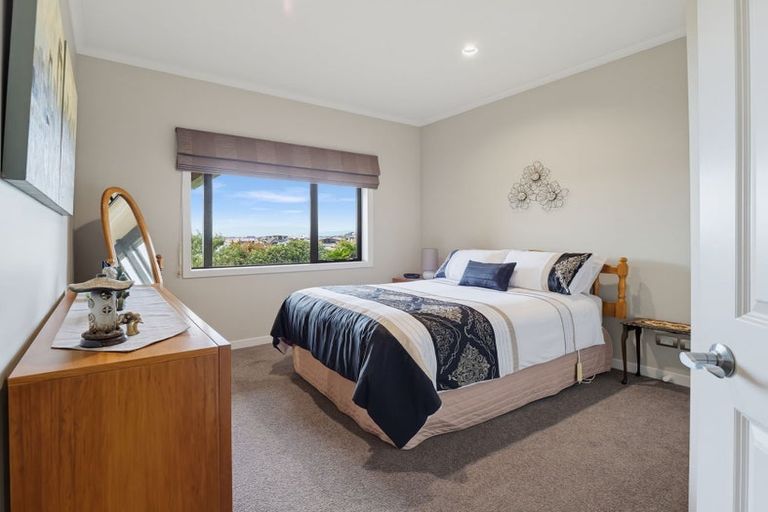 Photo of property in 71 Ruapehu Drive, Fitzherbert, Palmerston North, 4410