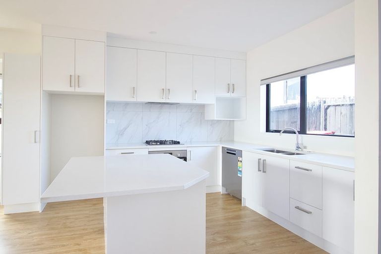 Photo of property in 11a Putiputi Way, Papakura, 2110