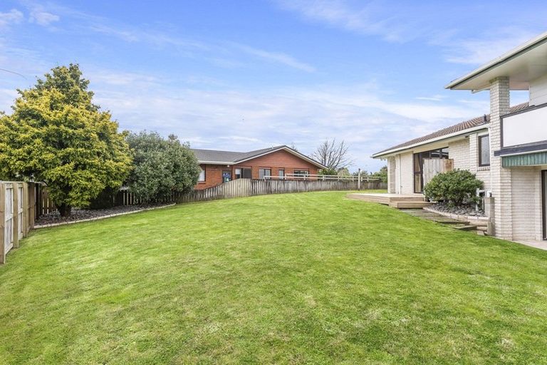 Photo of property in 2 Chilton Drive, Paraparaumu, 5032