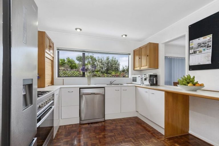 Photo of property in 11a Orewa Heights Crescent, Orewa, 0931