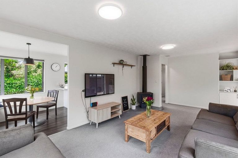 Photo of property in 5 Hurworth Grove, Waikanae, 5036