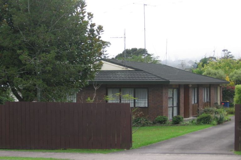 Photo of property in 1/3 Kaurilands Road, Titirangi, Auckland, 0604
