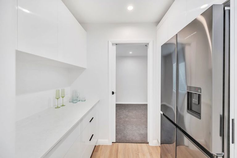 Photo of property in 9a Church Road, Taradale, Napier, 4112