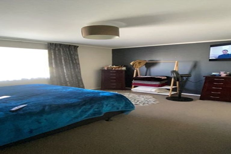 Photo of property in 69a Hartford Crescent, Totara Park, Upper Hutt, 5018