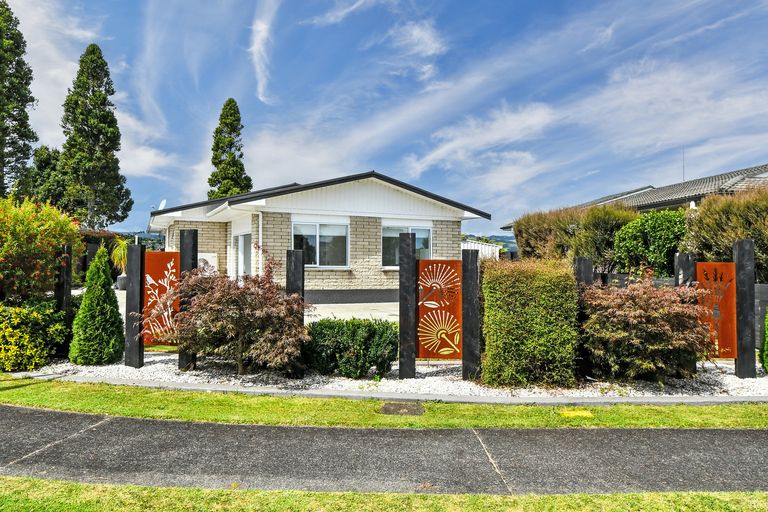Photo of property in 19 Hazeldene Place, Opaheke, Papakura, 2113