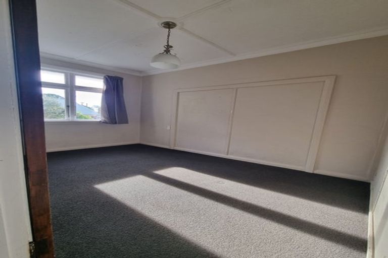 Photo of property in 2 Sugarloaf Road, Brooklyn, Wellington, 6021