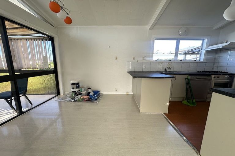 Photo of property in 4 Maui Pomare Street, Blockhouse Bay, Auckland, 0600