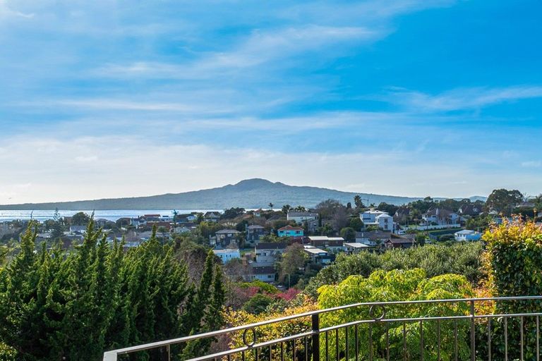 Photo of property in 24 Palmer Crescent, Mission Bay, Auckland, 1071