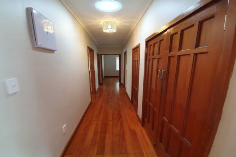 Photo of property in 21 Crispe Road, Clarks Beach, 2122