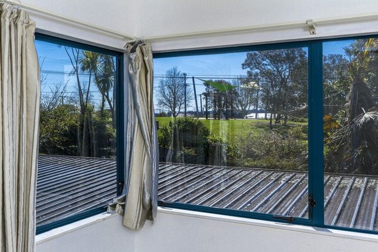 Photo of property in 4a Windy Ridge Road, Glenfield, Auckland, 0629